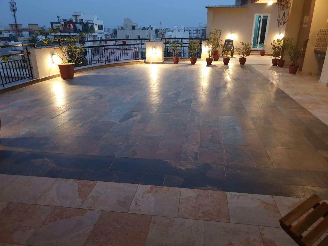 The Rooftop Cabana, A Homestay บูบันเนสชวาร์ ภายนอก รูปภาพ