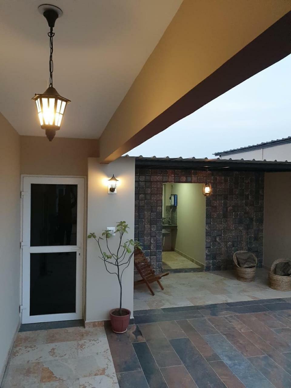 The Rooftop Cabana, A Homestay บูบันเนสชวาร์ ภายนอก รูปภาพ
