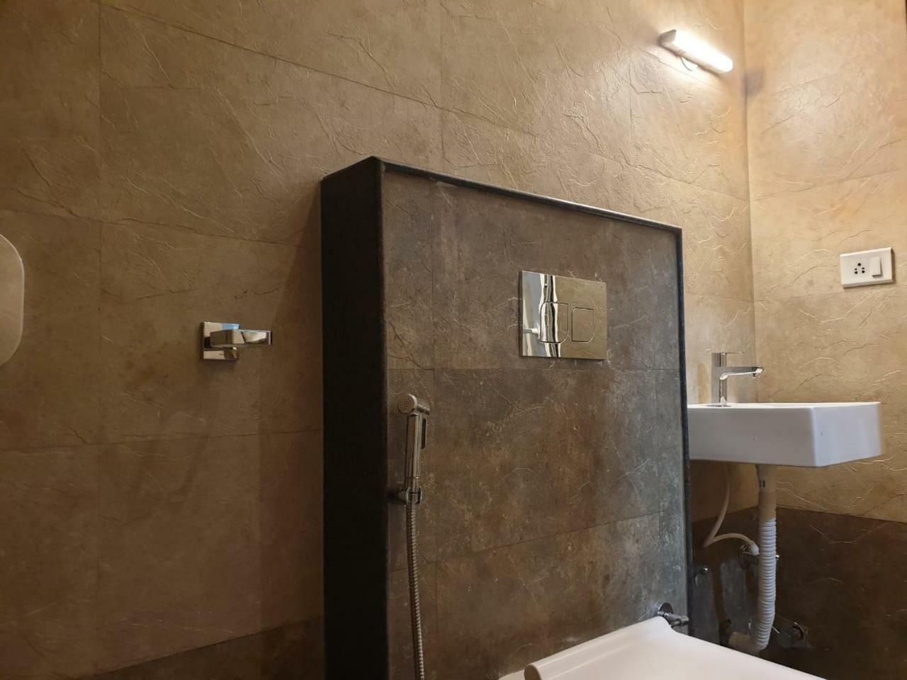 The Rooftop Cabana, A Homestay บูบันเนสชวาร์ ภายนอก รูปภาพ